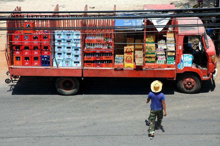 coca cola truck thailans photo by boris hoekmeijer wpml expert.jpg